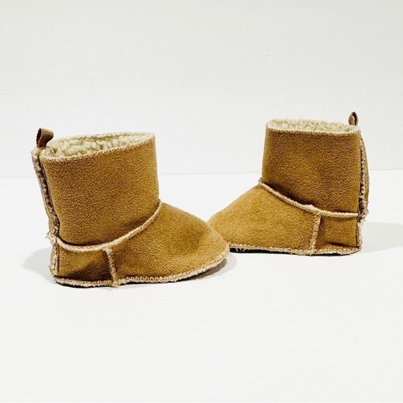 Gap babyGAP Camel Brown Sherpa Lined Booties - Picture 5 of 7